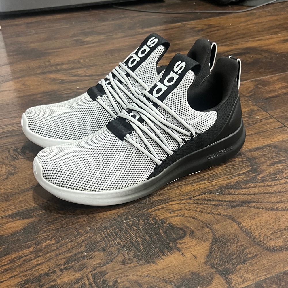 Adidas men’s Cloudfoam Lite Racer Adapt 7.0 blk/white size 10 New With Tags
